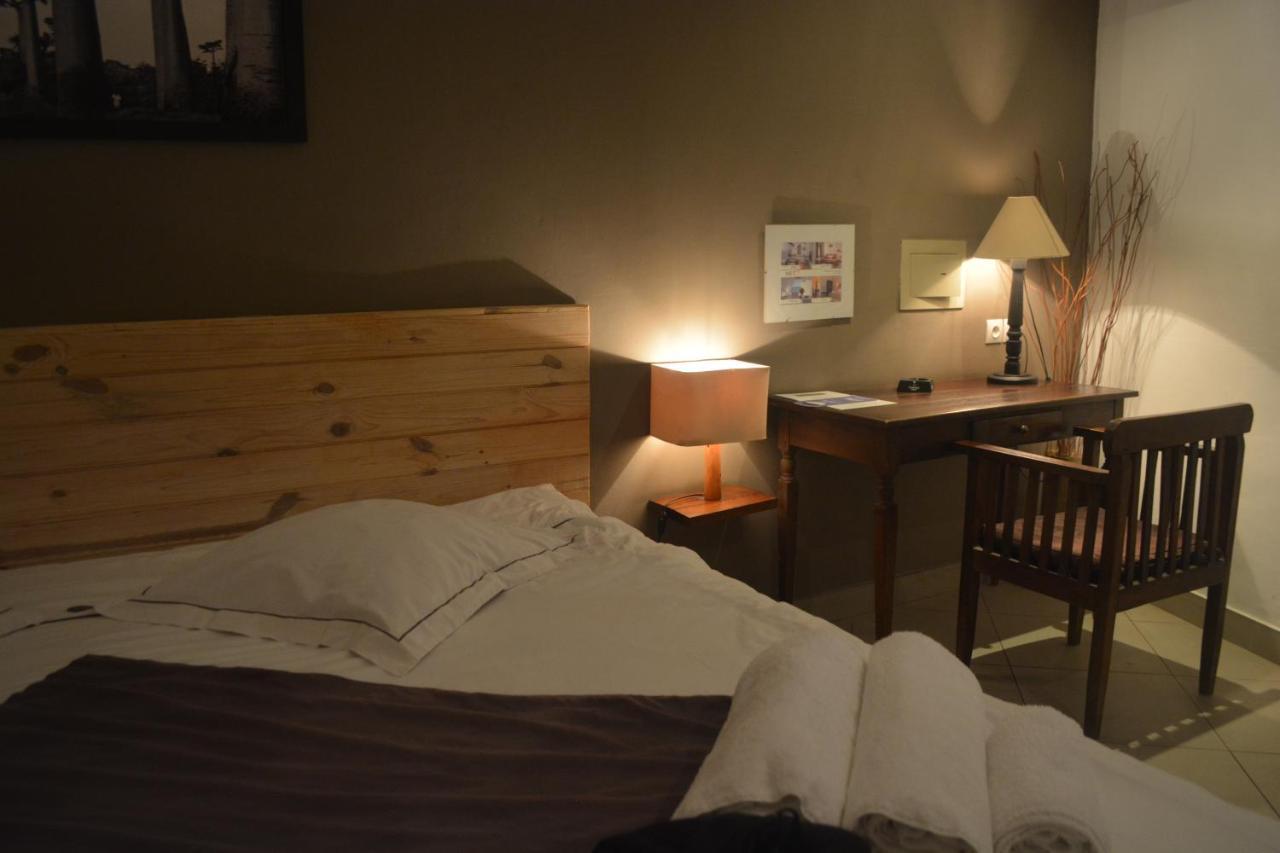 Hotel Restaurant La Ribaudiere Antananarivo Room photo