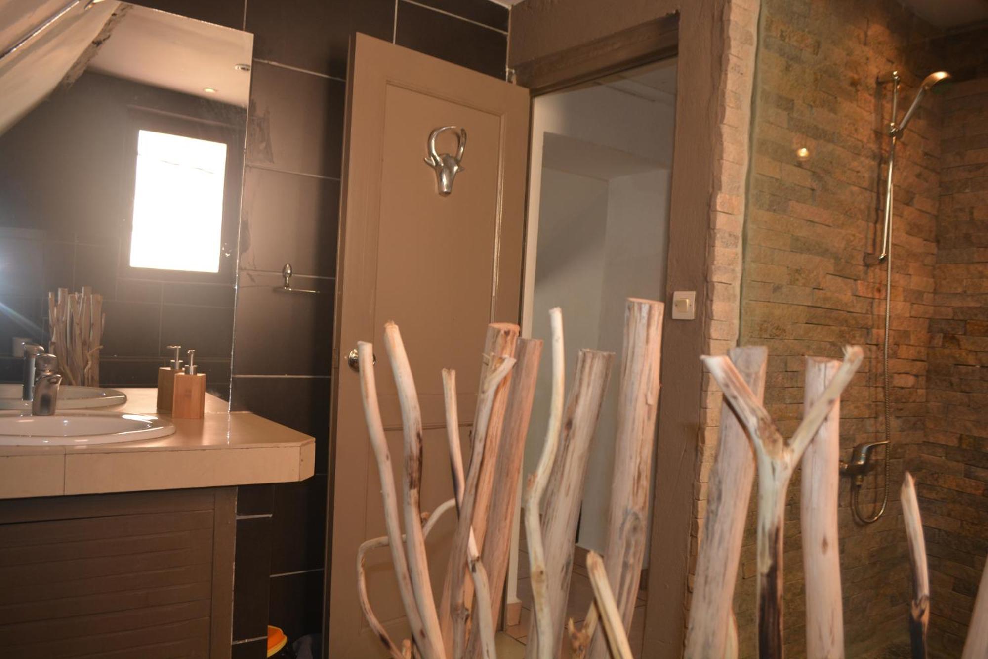 Hotel Restaurant La Ribaudiere Antananarivo Room photo